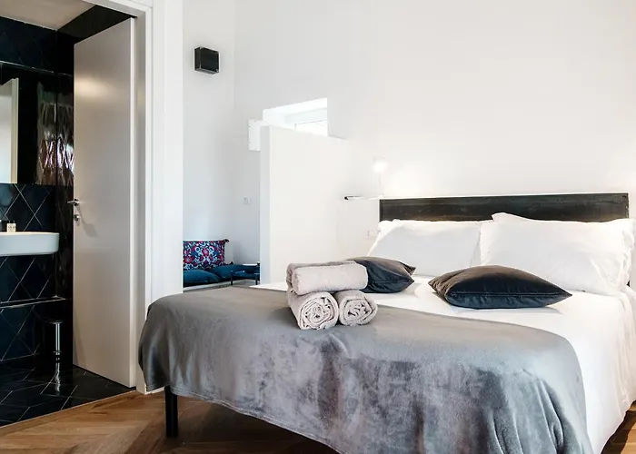 Caesar Suites By 