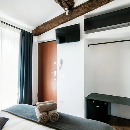 Caesar - The House Of Travelers Guest house Como
