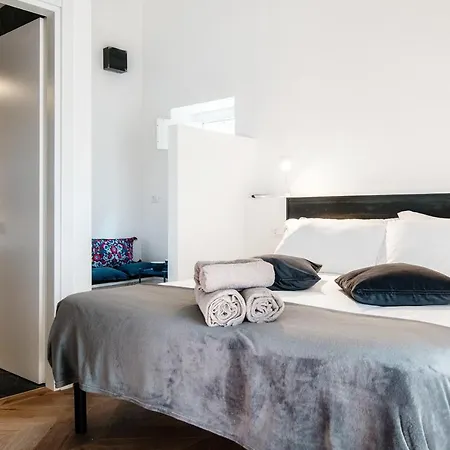 Caesar - The House Of Travelers בית הארחה 3*