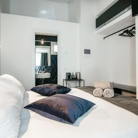 Caesar - The House Of Travelers 3* Como