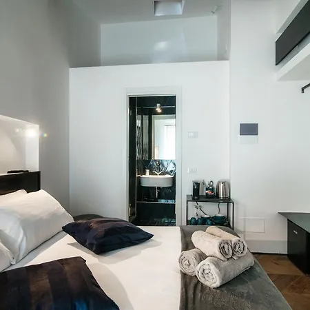 Caesar - The House Of Travelers Guest house *