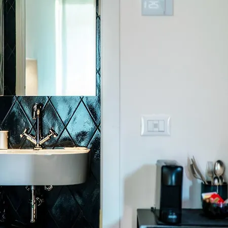 Caesar - The House Of Travelers Guest house
