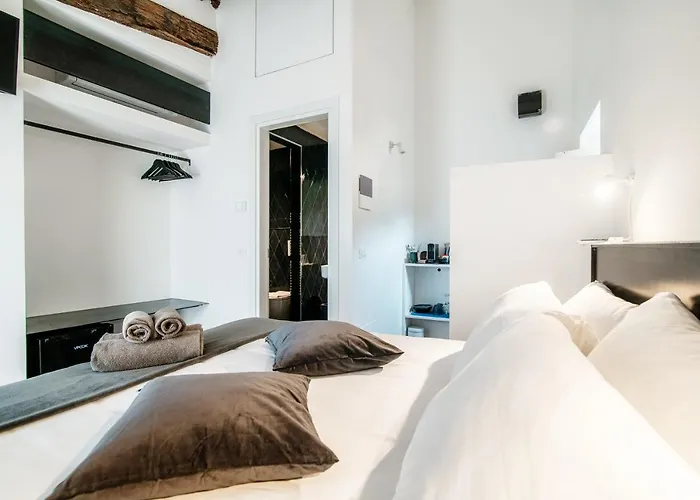 Caesar Suites By 