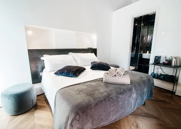 Caesar Suites By 
