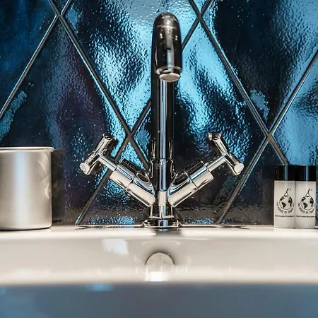 Caesar - The House Of Travelers 招待所