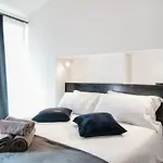 Casa de hóspedes Caesar Suites By 